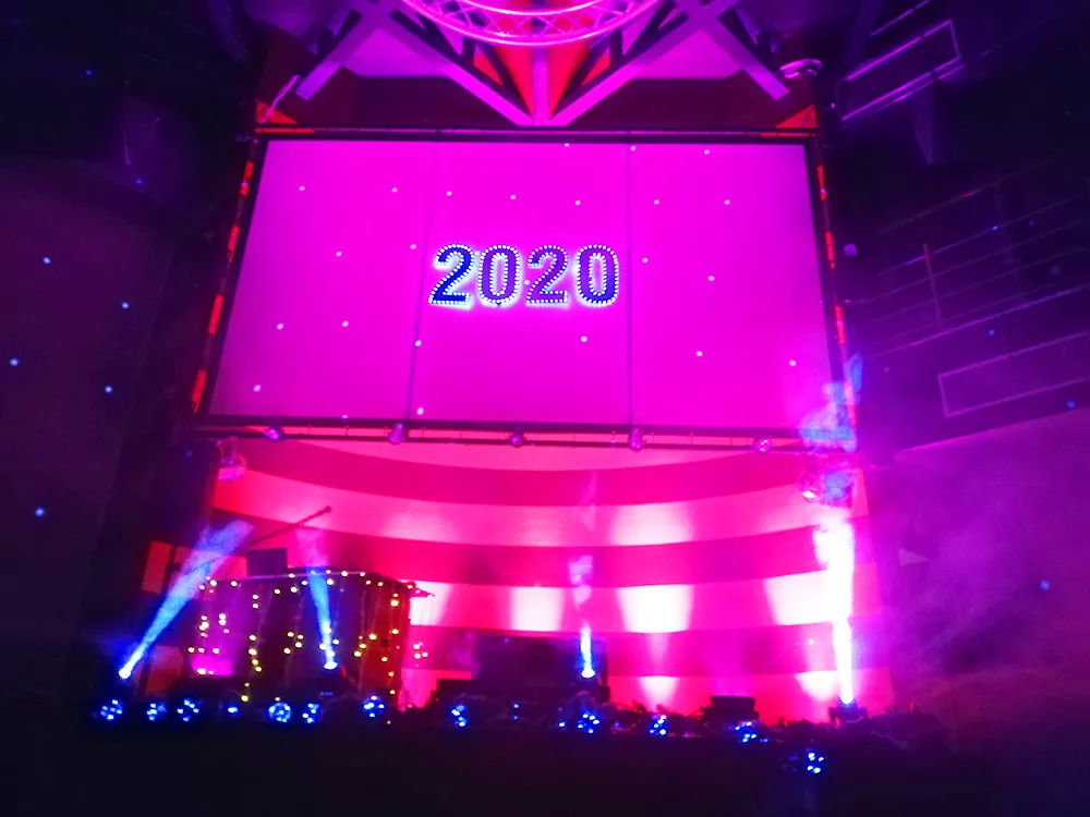 Jaungada balle Smeceres krogā ar dzīvo grupu un DJ